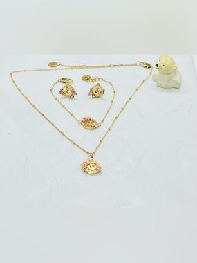 Brand new Juicy Couture Floral Pendant Necklace & Bracelet & Earrings Set of 3